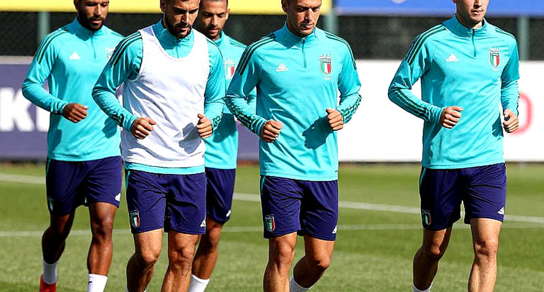 Uruguay công bố đội hình toàn sao cho trận gặp Ấn Độ tại Kolkata: Màn ra mắt của Diego Forlán