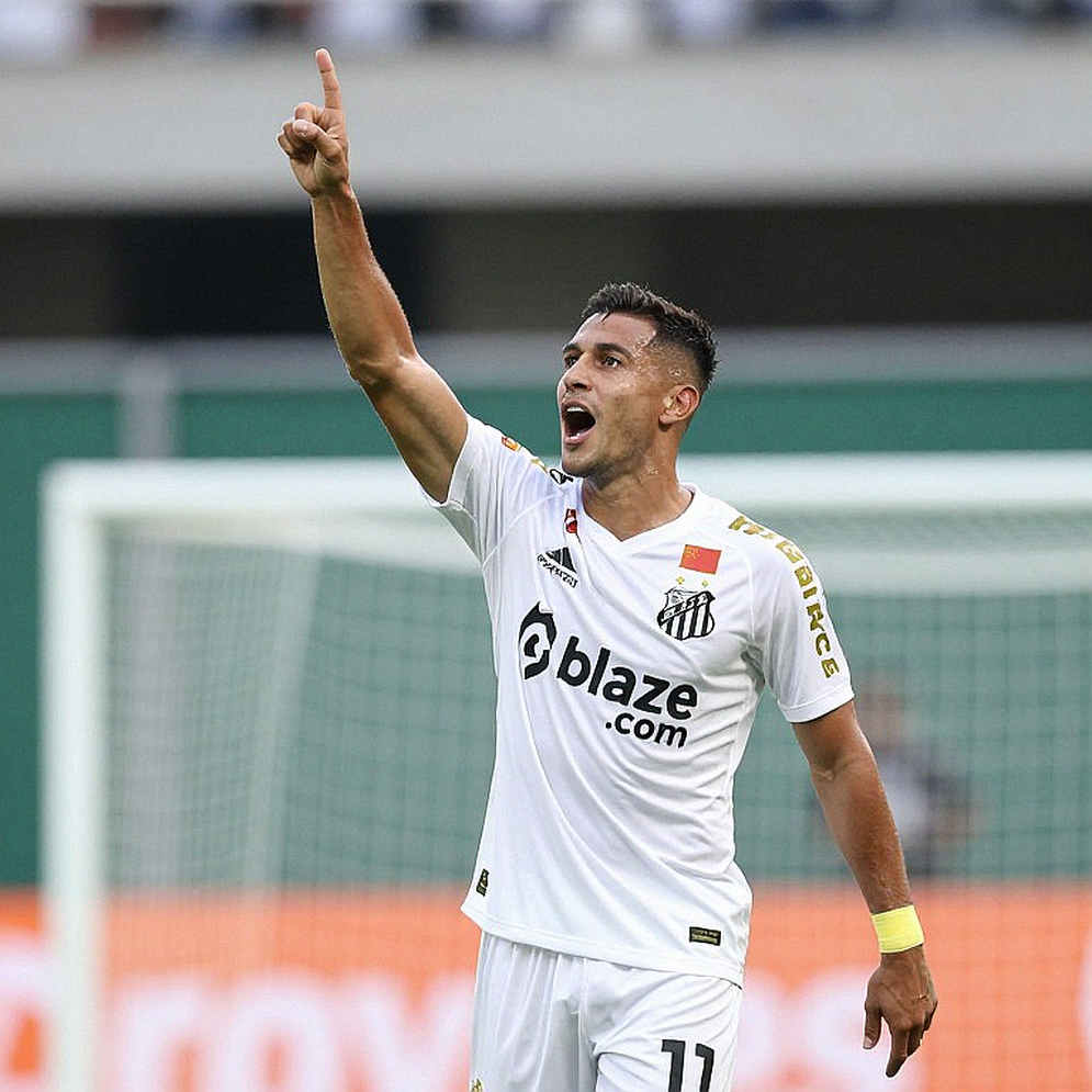 Paxon Ruffin ra mắt Rayados ở tuổi 16: 13 phút bóng đá và một cử chỉ trọng tài