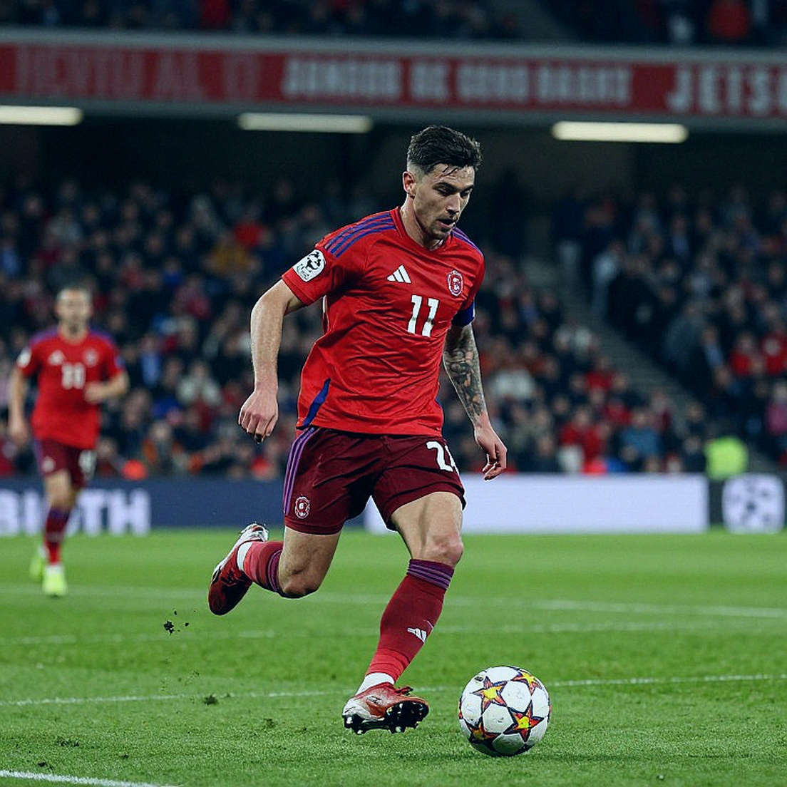 Manchester United và nghịch lý một tỷ bảng: tiền đổ vào đội hình, tiền chảy về chủ sở hữu