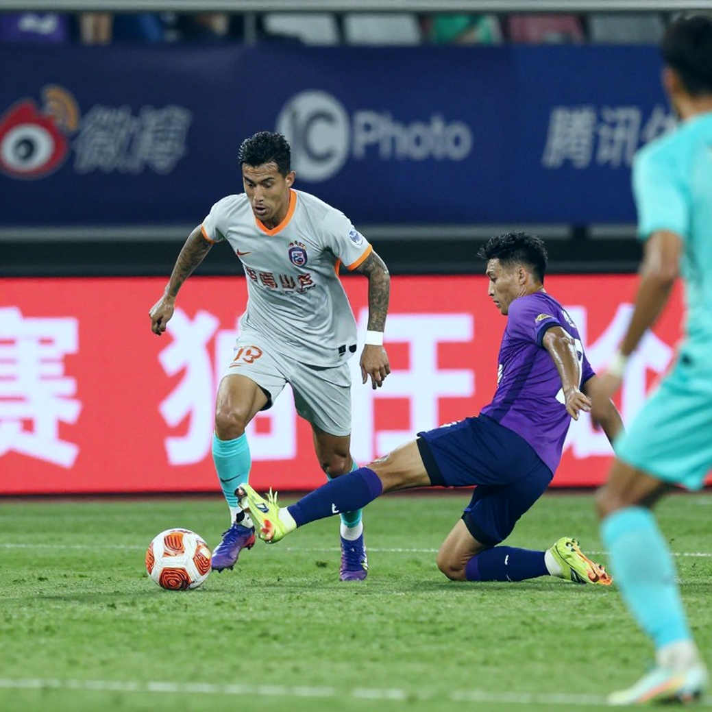 Vòng 2 V-League 2026-2027: Hai tấm thẻ đỏ và cái bẫy của một tỷ số