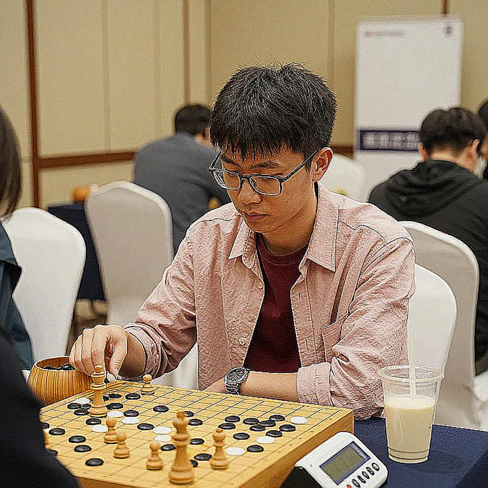 Carlsen: 'AI cho thấy con người không xuất sắc đến thế'