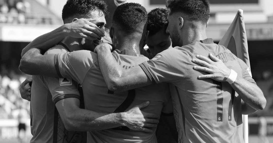 Bosz gây sốc với lựa chọn Guus Til đá tiền đạo: PSV sẵn sàng đấu Ajax bằng pressing Bosz gây sốc với lựa chọn Guus Til đá tiền đạo: PSV sẵn sàng đấu Ajax bằng pressing