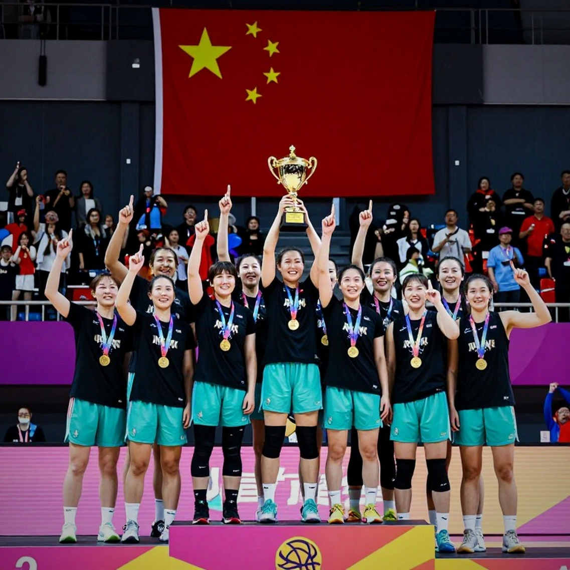 V.League: tiền đến từ một người, đi vào vài người V.League: tiền đến từ một người, đi vào vài người